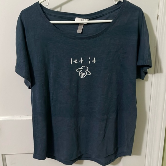 Let it Bee cute tee! Size XL. 🐝 - Picture 3 of 7